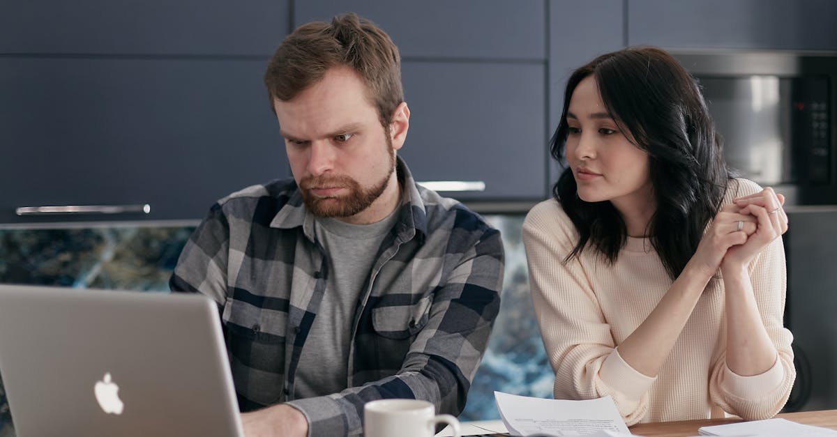 腾讯云国际站实名账号：短信和电话营销的比较